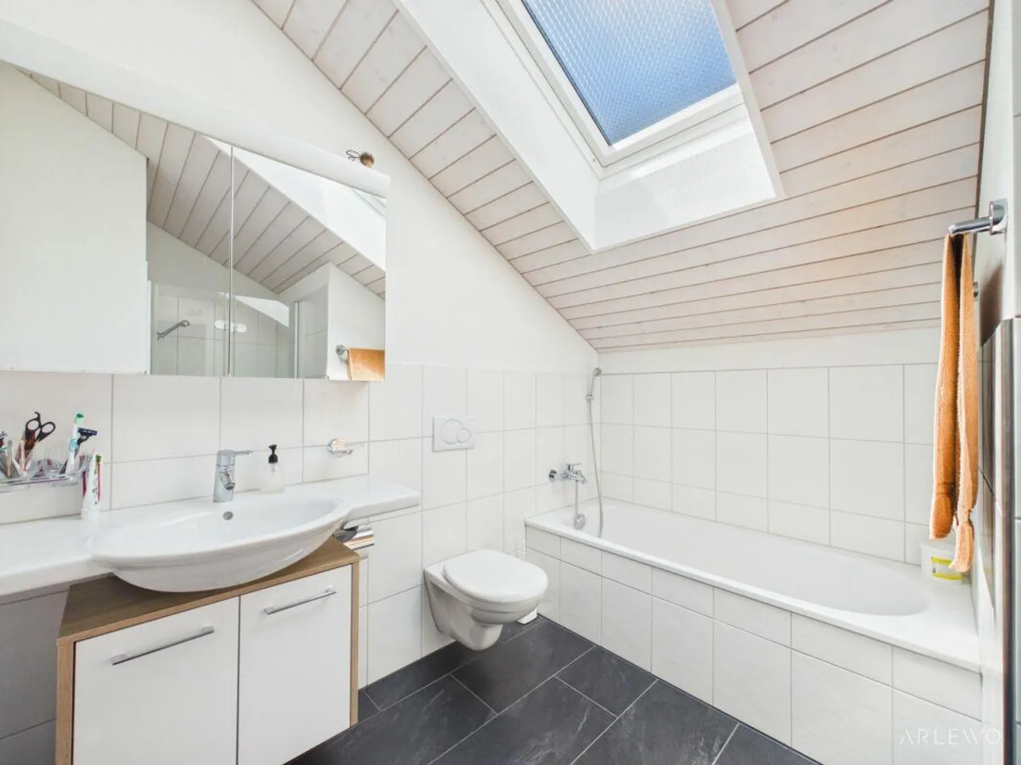 Charmante Dachwohnung in der Natur - Foto 4 von 10