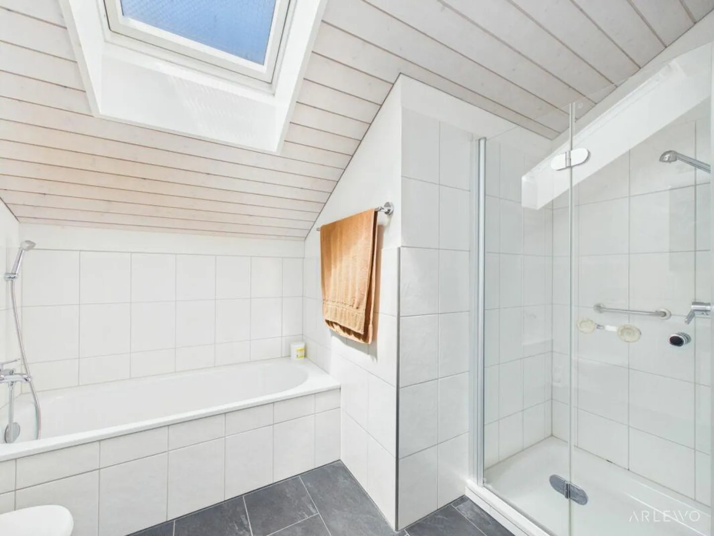 Charmante Dachwohnung in der Natur - Foto 5 von 10