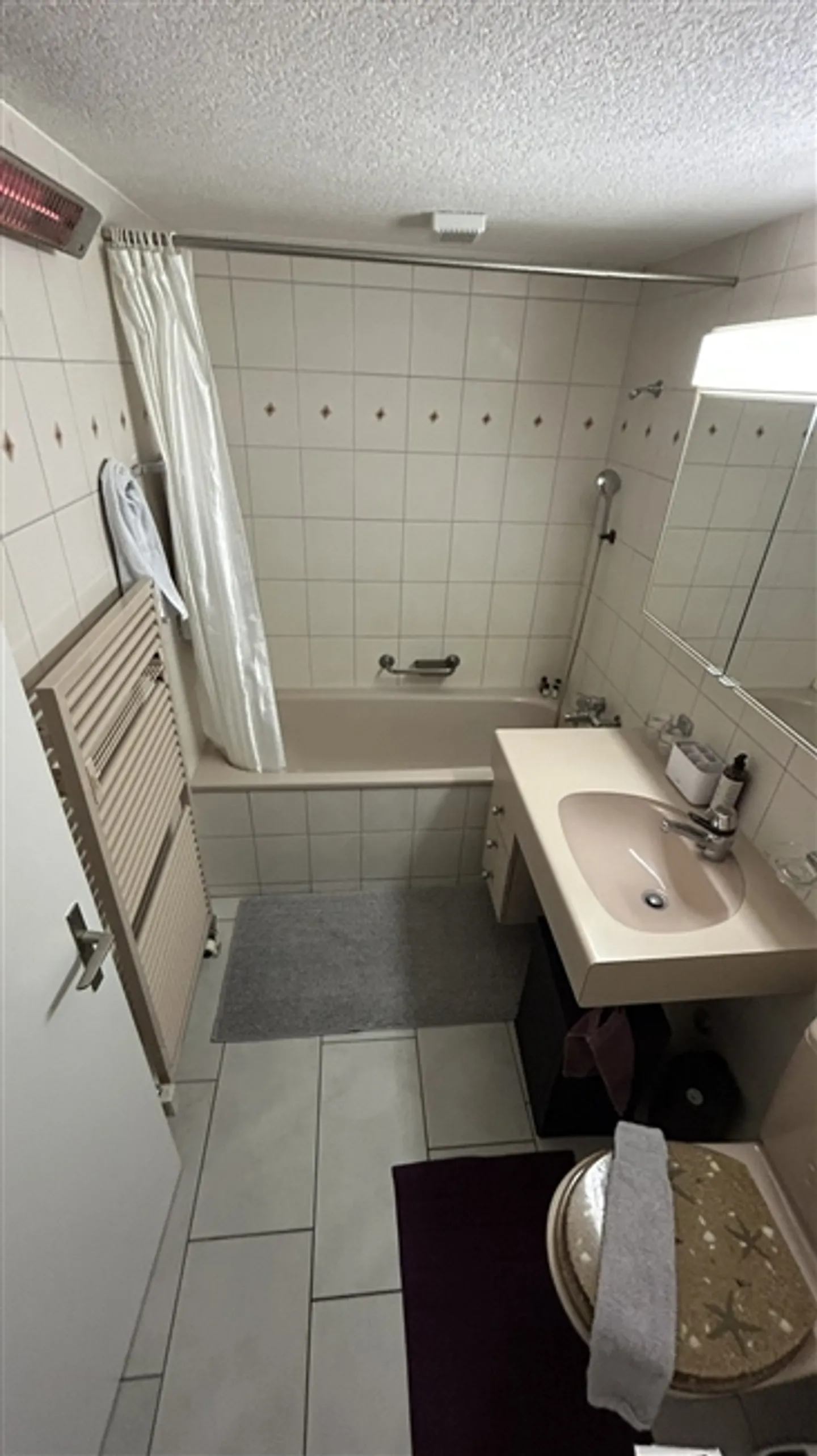 Bright, modern studio with balcony and garden access | Minutes from Zurich HB - Photo 7 of 12