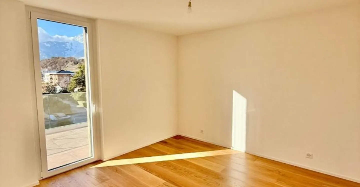 PENTHOUSE 3.5 ROOMS - YIELD 4.5% - SION - Photo 8 of 13