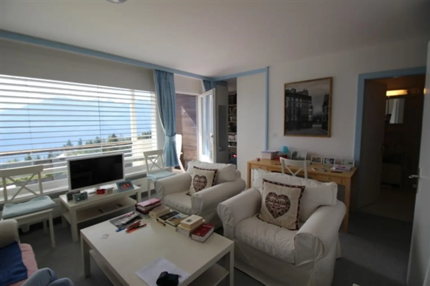 Charming small 2 1/2 room apartment with breathtaking views - Photo 3 of 9