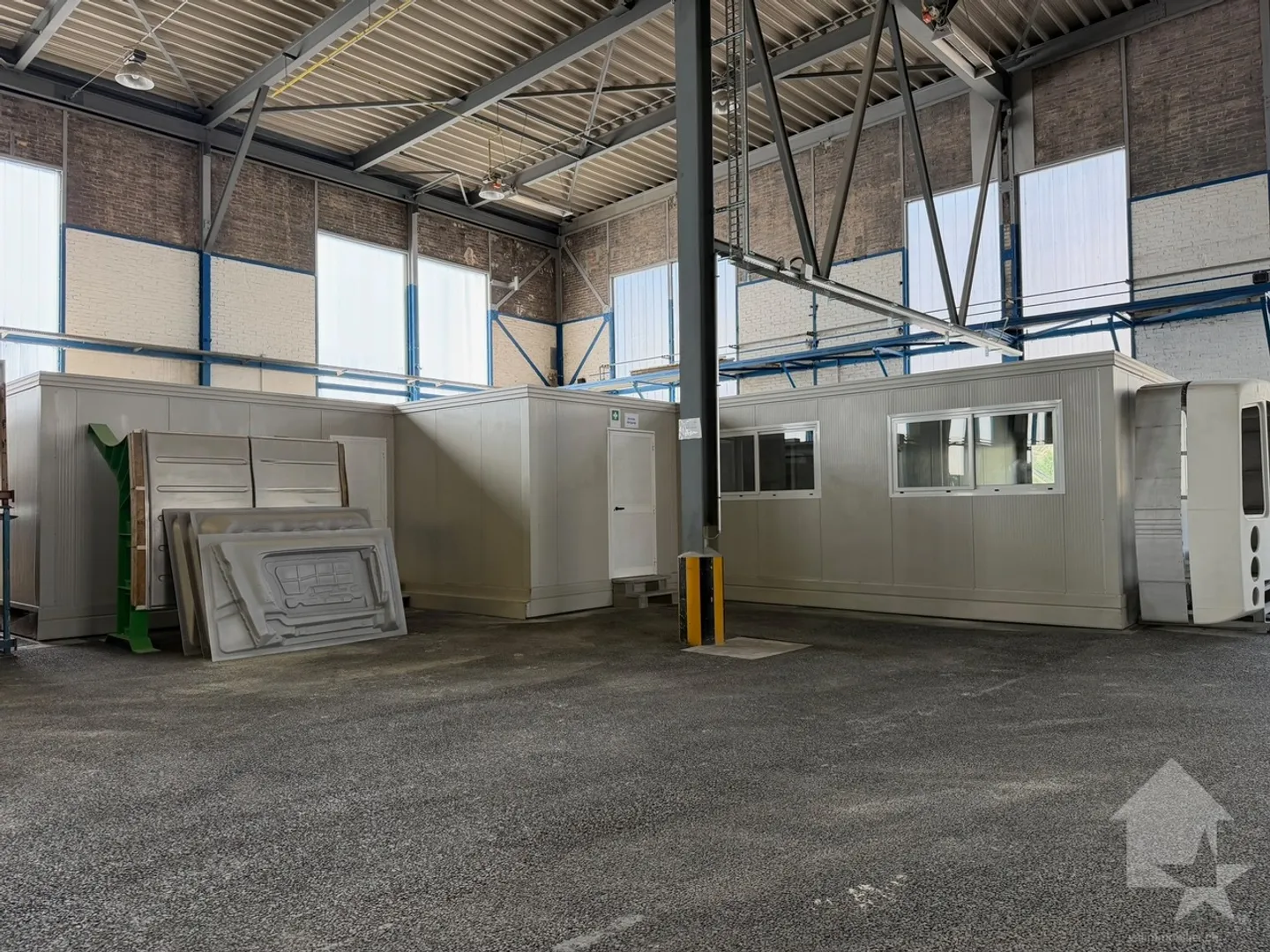 Vielseitige Industriehalle - Foto 10 von 12