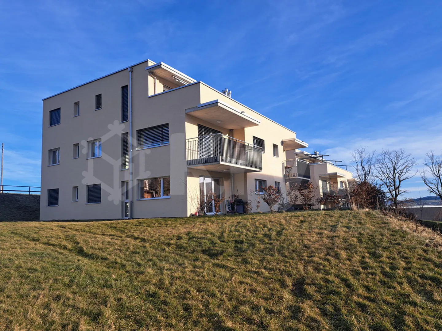 Prächtiges 2.5-Zimmer-Wohnung mit Aussicht - Foto 1 von 4