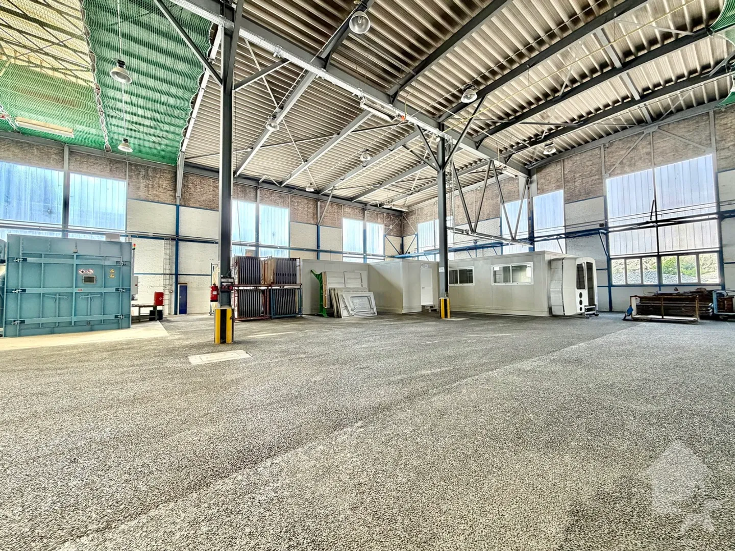 Vielseitige Industriehalle - Foto 6 von 12