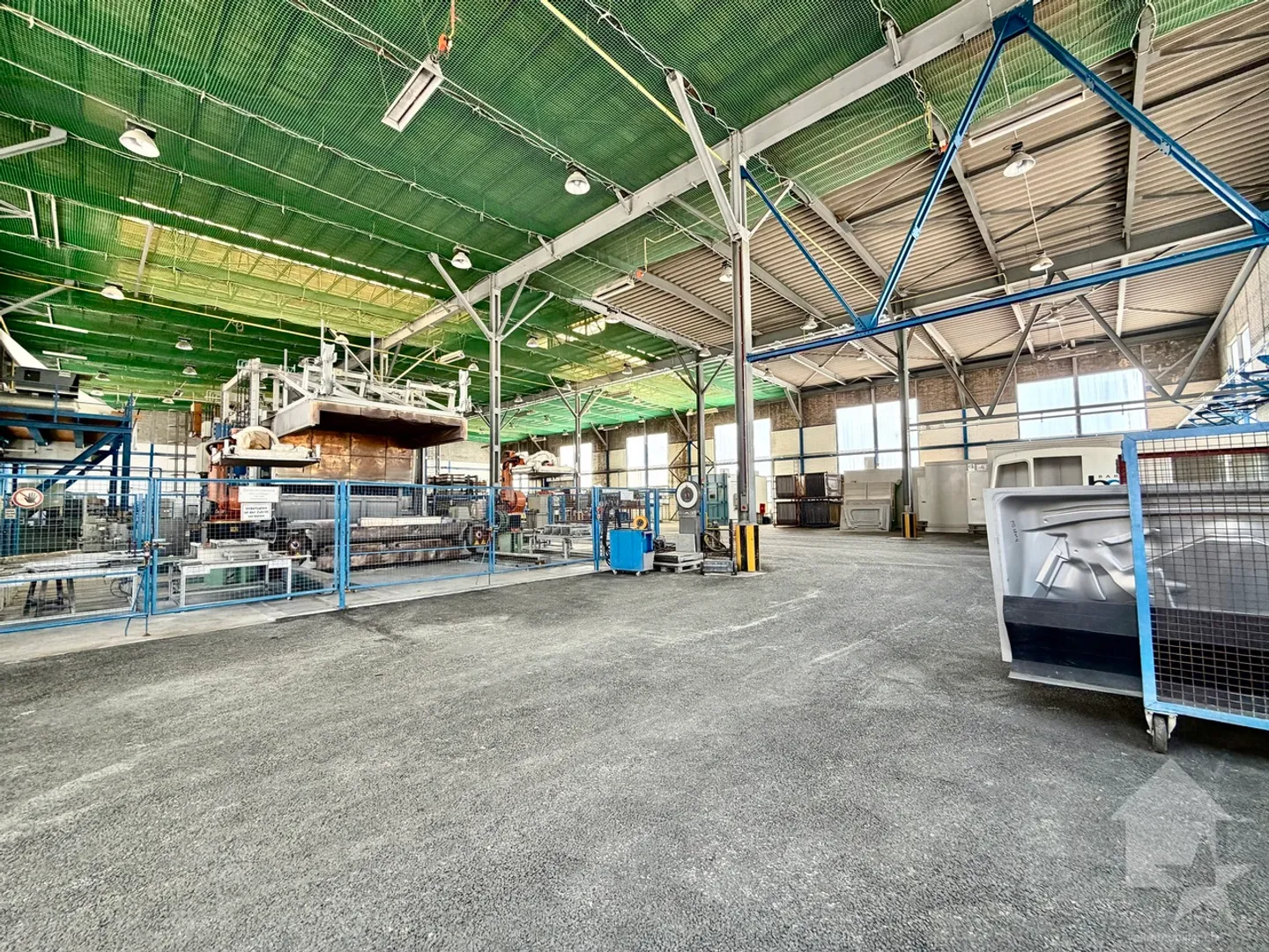 Vielseitige Industriehalle - Foto 7 von 12