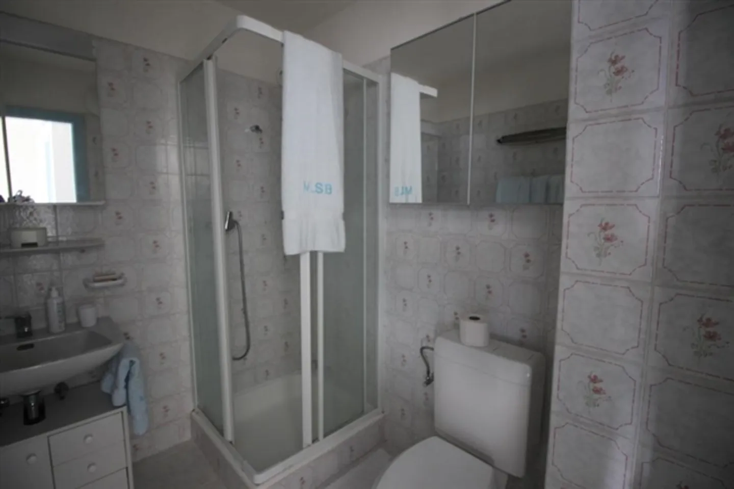 Charming small 2 1/2 room apartment with breathtaking views - Photo 7 of 9