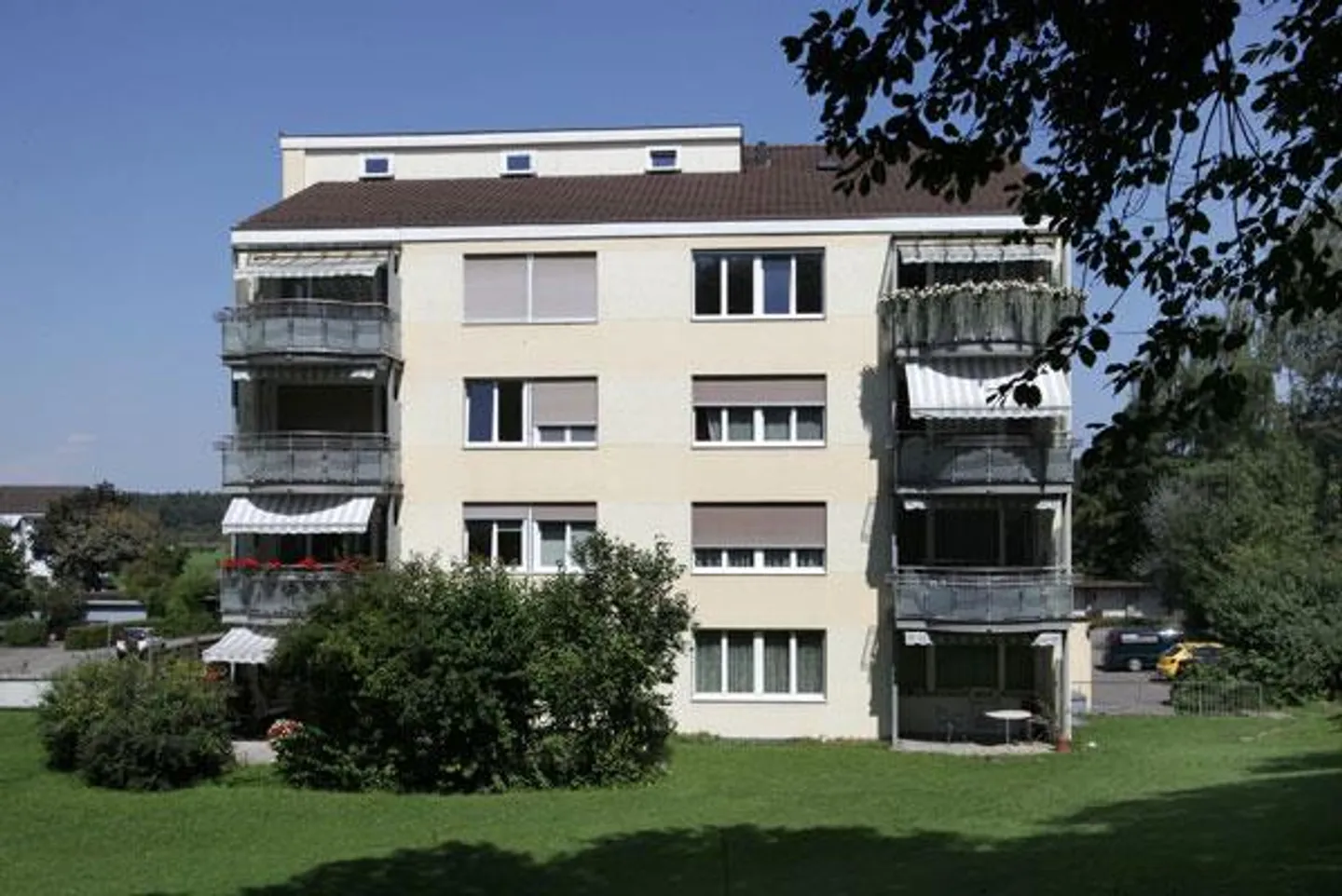 Appartement spacieux dans un quartier résidentiel verdoyant à Uster - Photo 1 sur 9