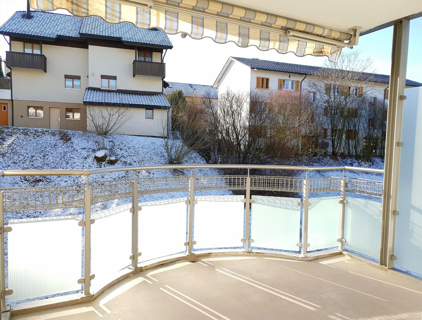 Appartement spacieux dans un quartier résidentiel verdoyant à Uster - Photo 5 sur 9