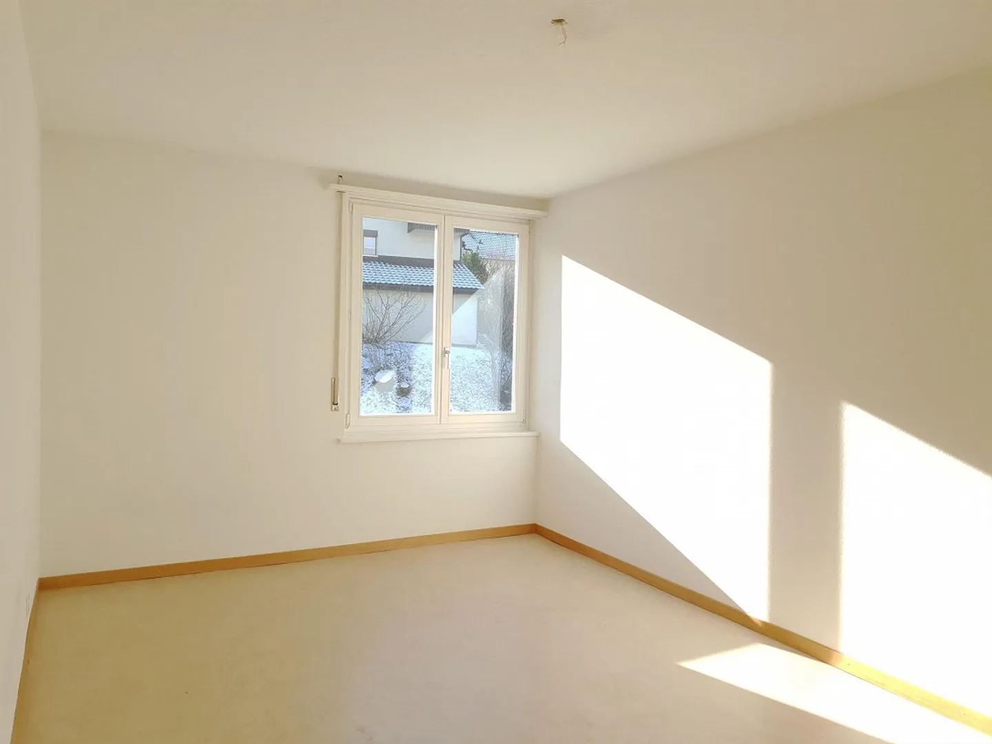 Appartement spacieux dans un quartier résidentiel verdoyant à Uster - Photo 8 sur 9