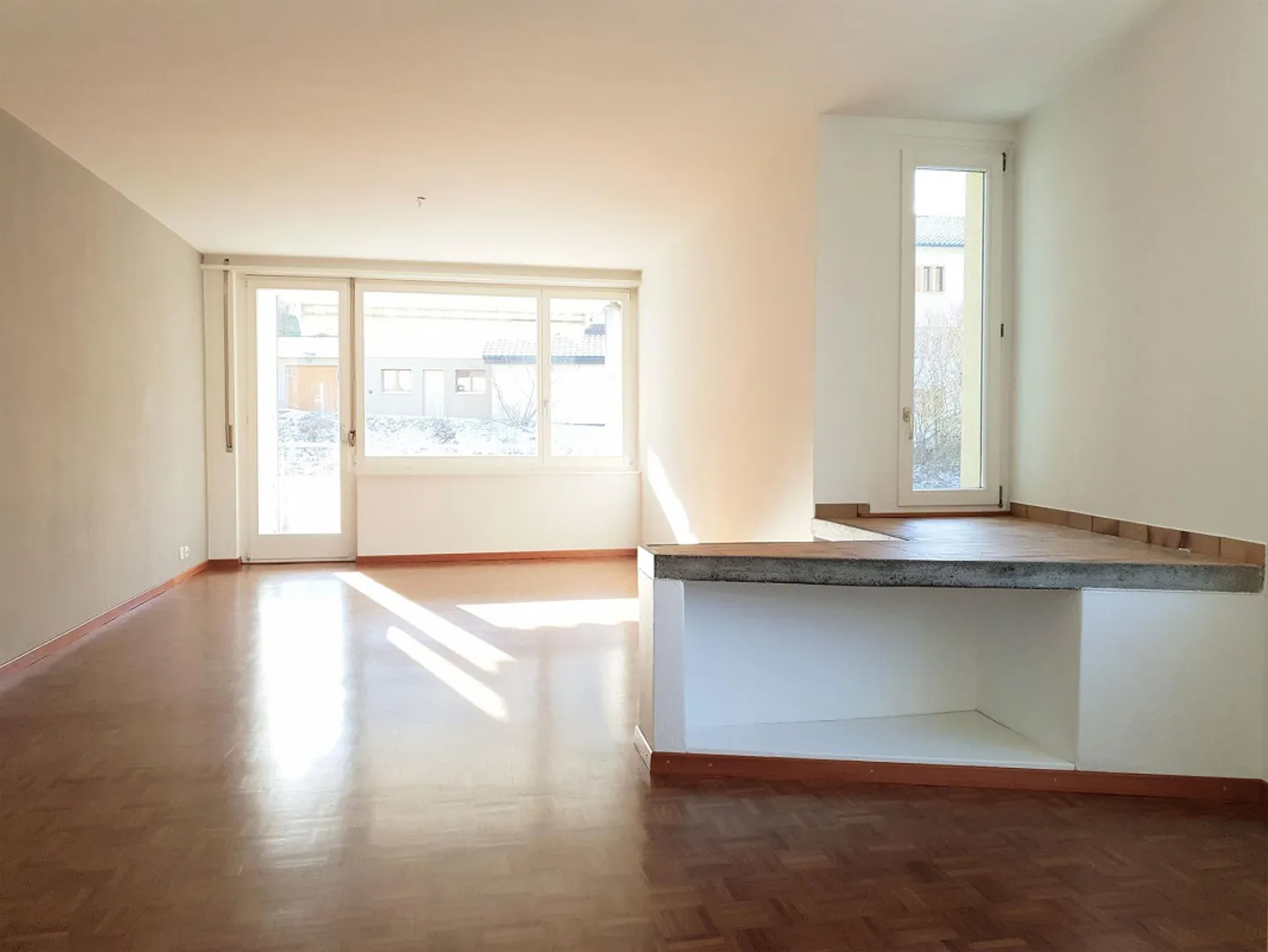 Appartement spacieux dans un quartier résidentiel verdoyant à Uster - Photo 2 sur 9