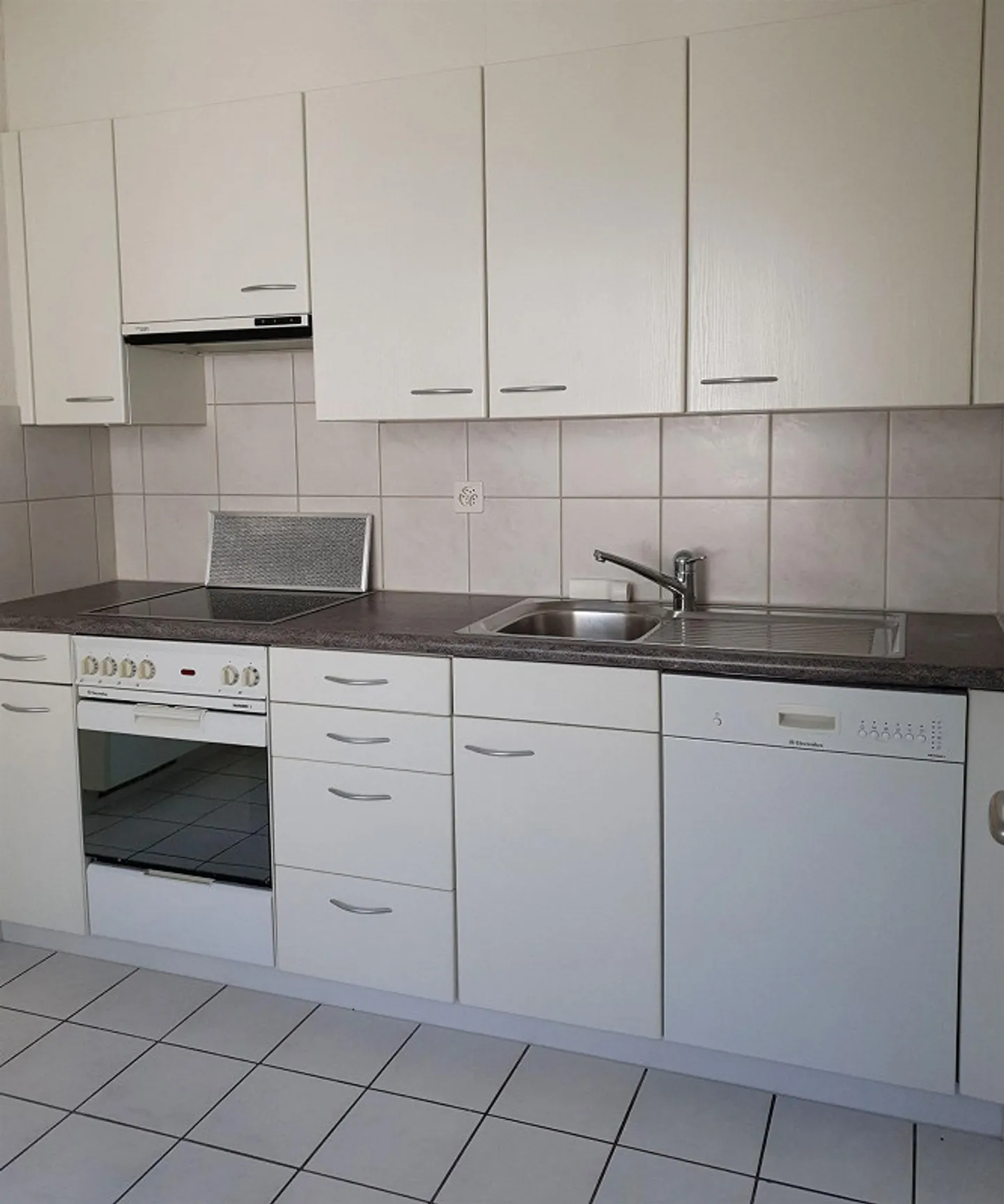 Appartement spacieux dans un quartier résidentiel verdoyant à Uster - Photo 3 sur 9