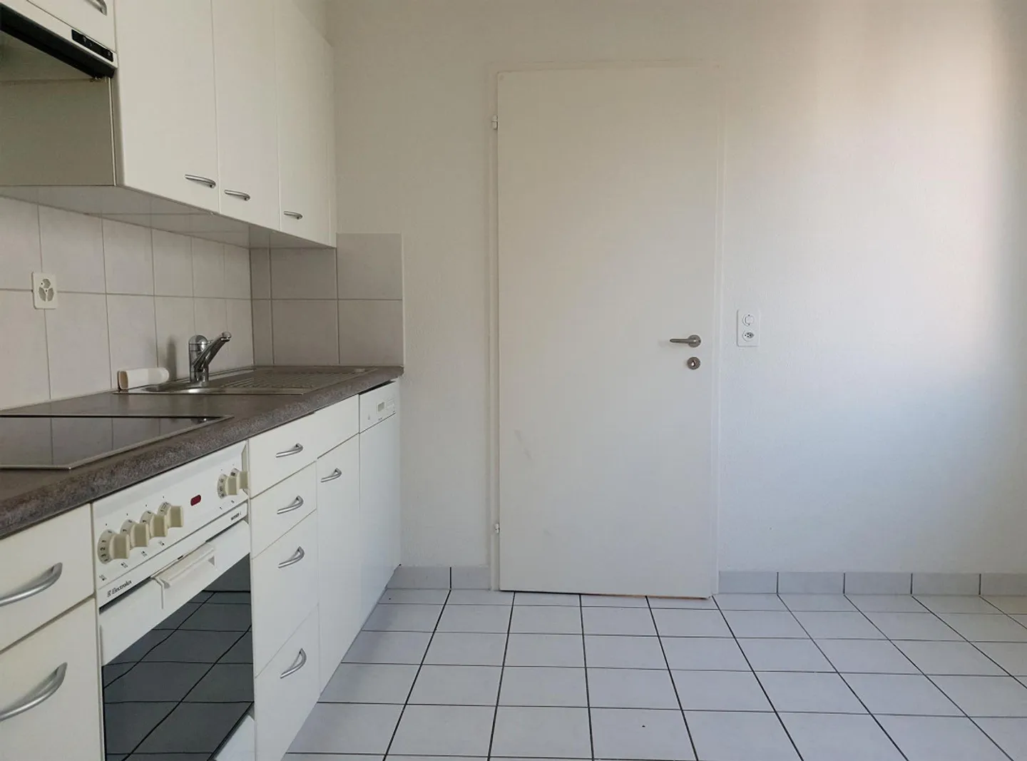 Appartement spacieux dans un quartier résidentiel verdoyant à Uster - Photo 4 sur 9