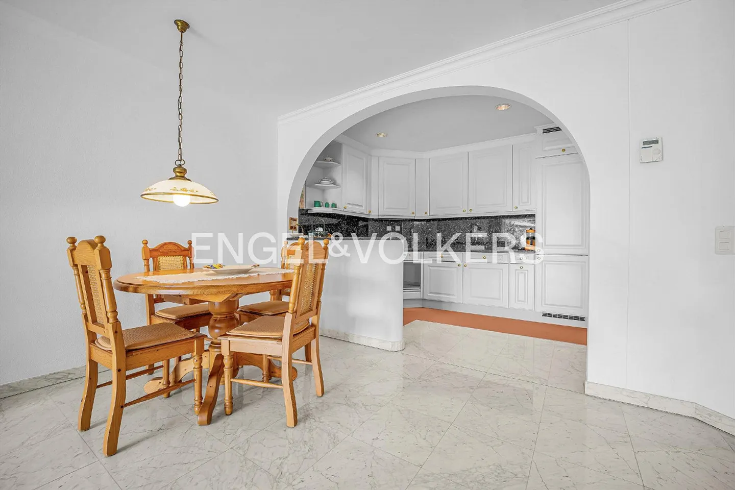 Mediterranean Garden Apartment in the Heart of Ascona (13) - Photo 5 of 11