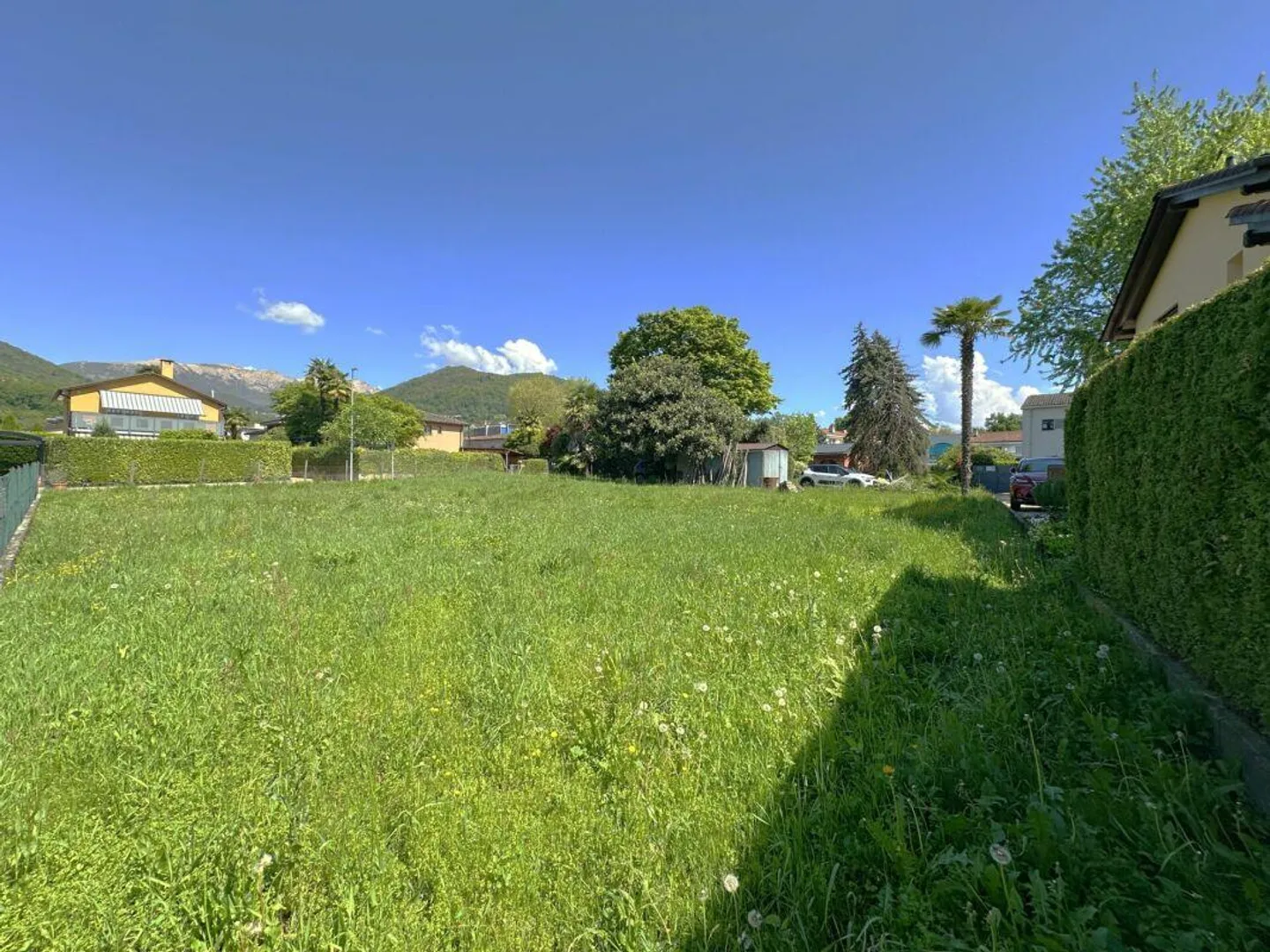 Baugrundstück von 965 m², flach, sonnig und erschlossen - Foto 1 von 6