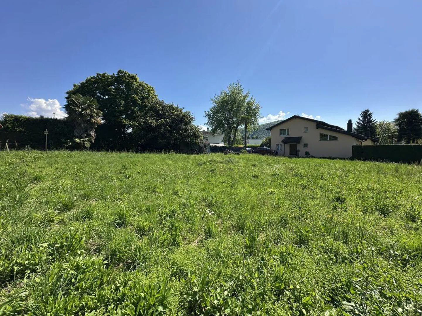 Baugrundstück von 965 m², flach, sonnig und erschlossen - Foto 2 von 6