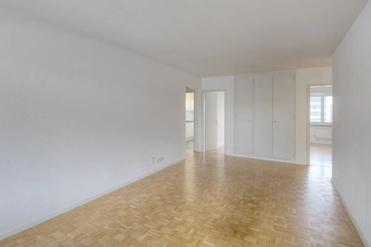 Helle 4-Zimmerwohnung mit Balkonen - Foto 2 von 12