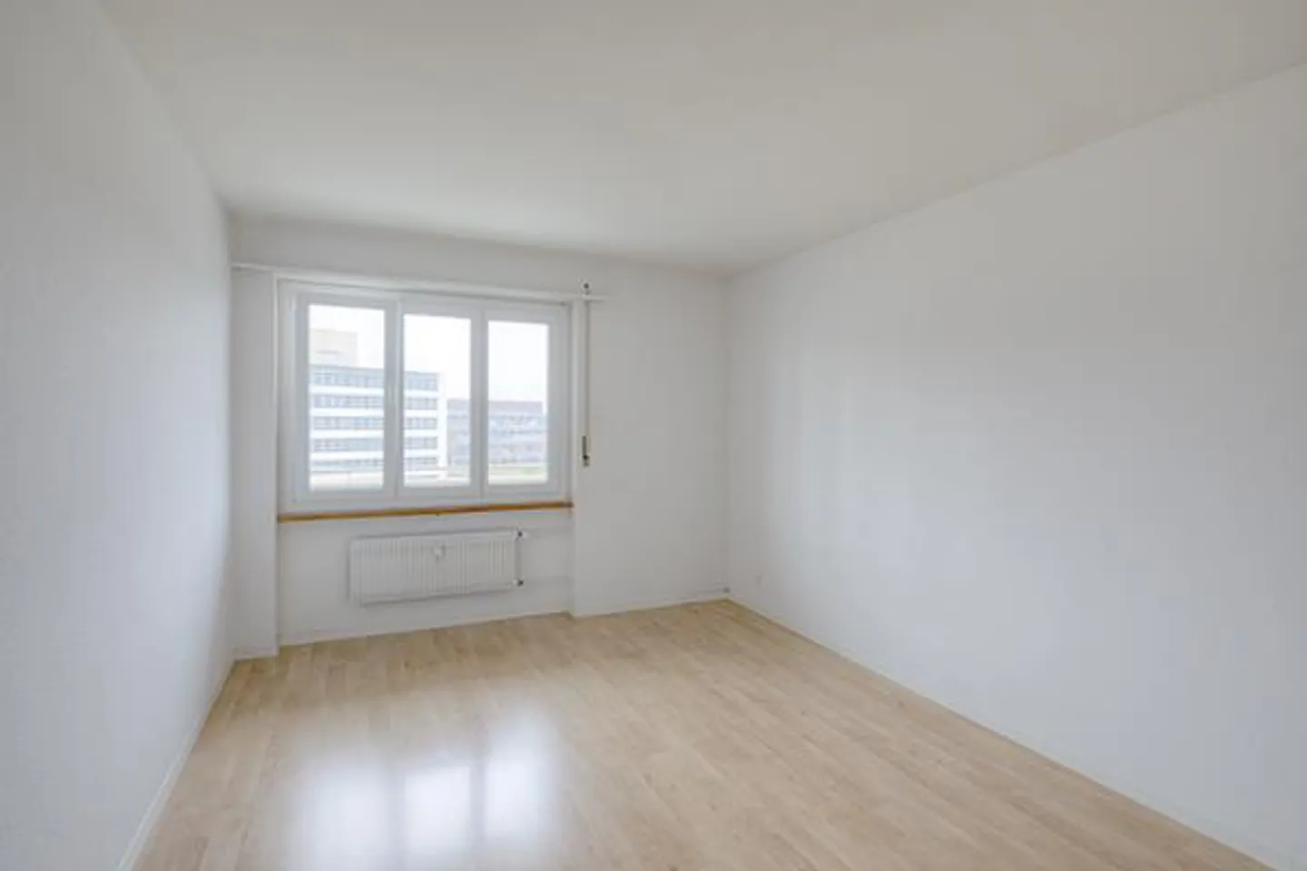 Helle 4-Zimmerwohnung mit Balkonen - Foto 4 von 12