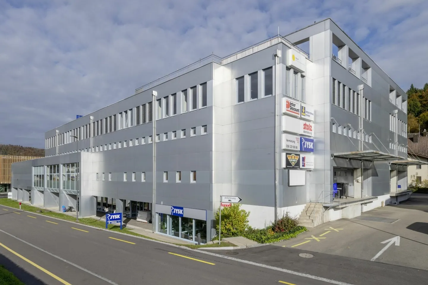 Showroom/Surface de bureau - Photo 1 sur 12