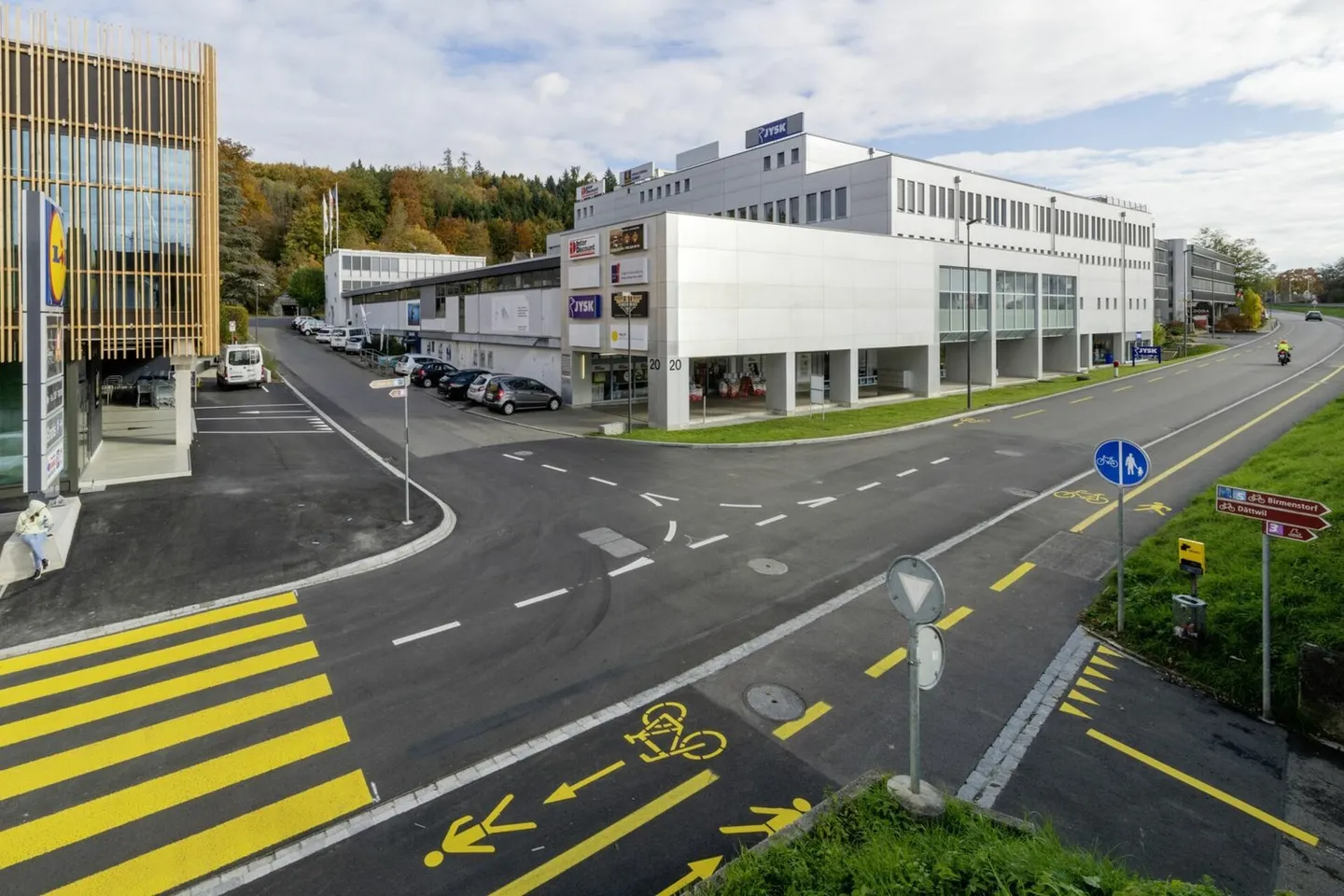 Showroom/Surface de bureau - Photo 2 sur 12