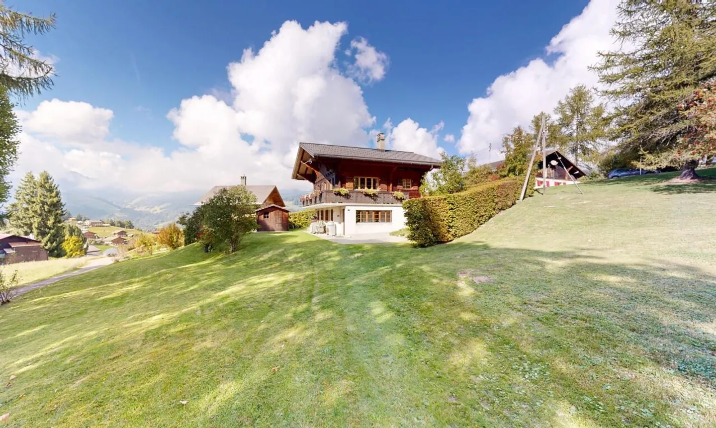 Exklusiv: Wunderschönes Chalet mit 4 Schlafzimmern und großem Garten - Foto 1 von 11