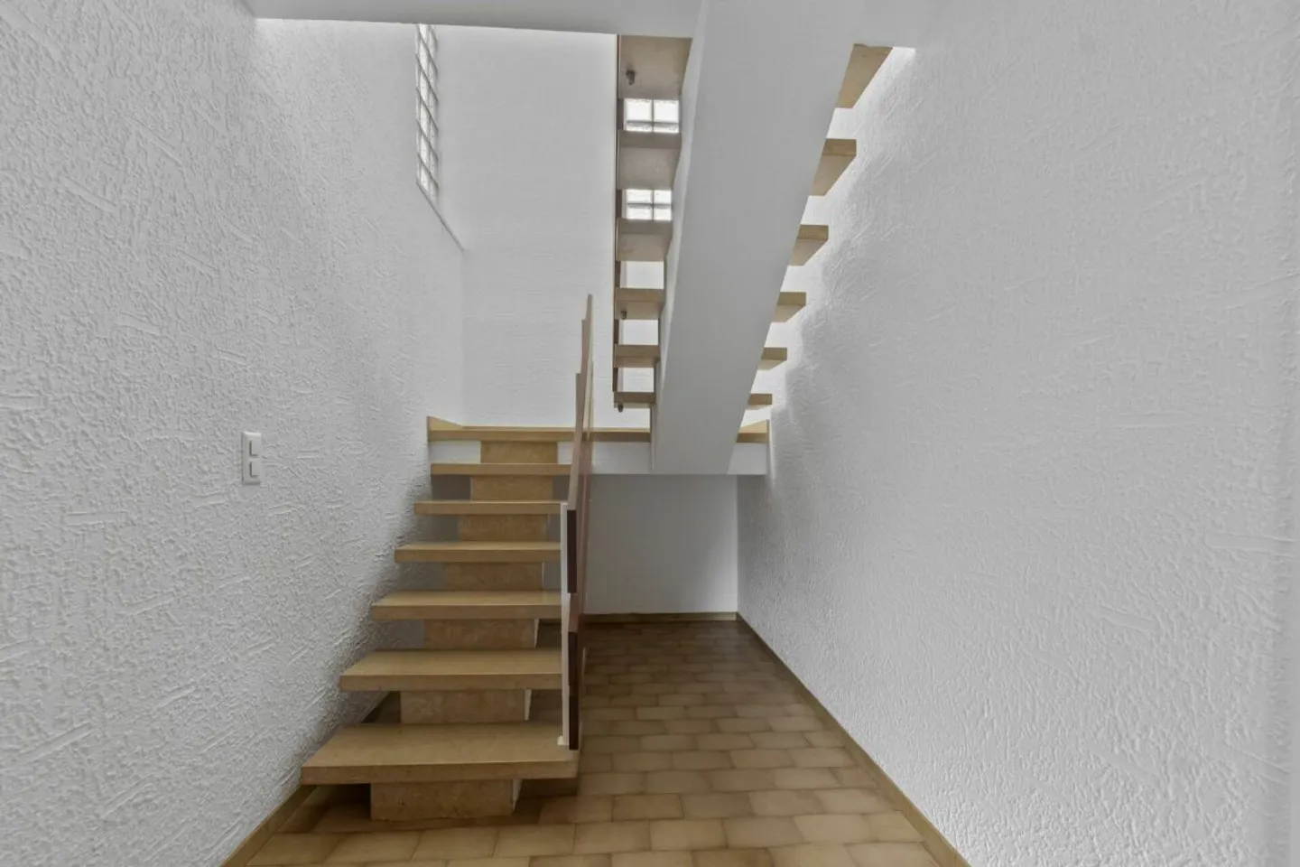 Freistehendes Einfamilienhaus an bevorzugter Lage in Laufen! - Foto 6 von 16