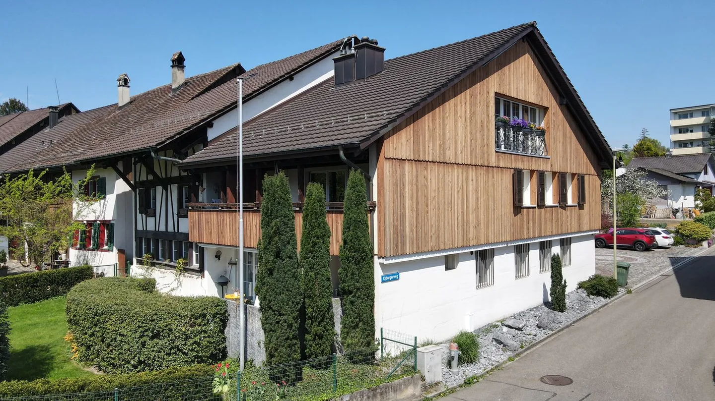 Object of desire with yield potential in a quiet and central location in Dietlikon - Photo 2 of 21