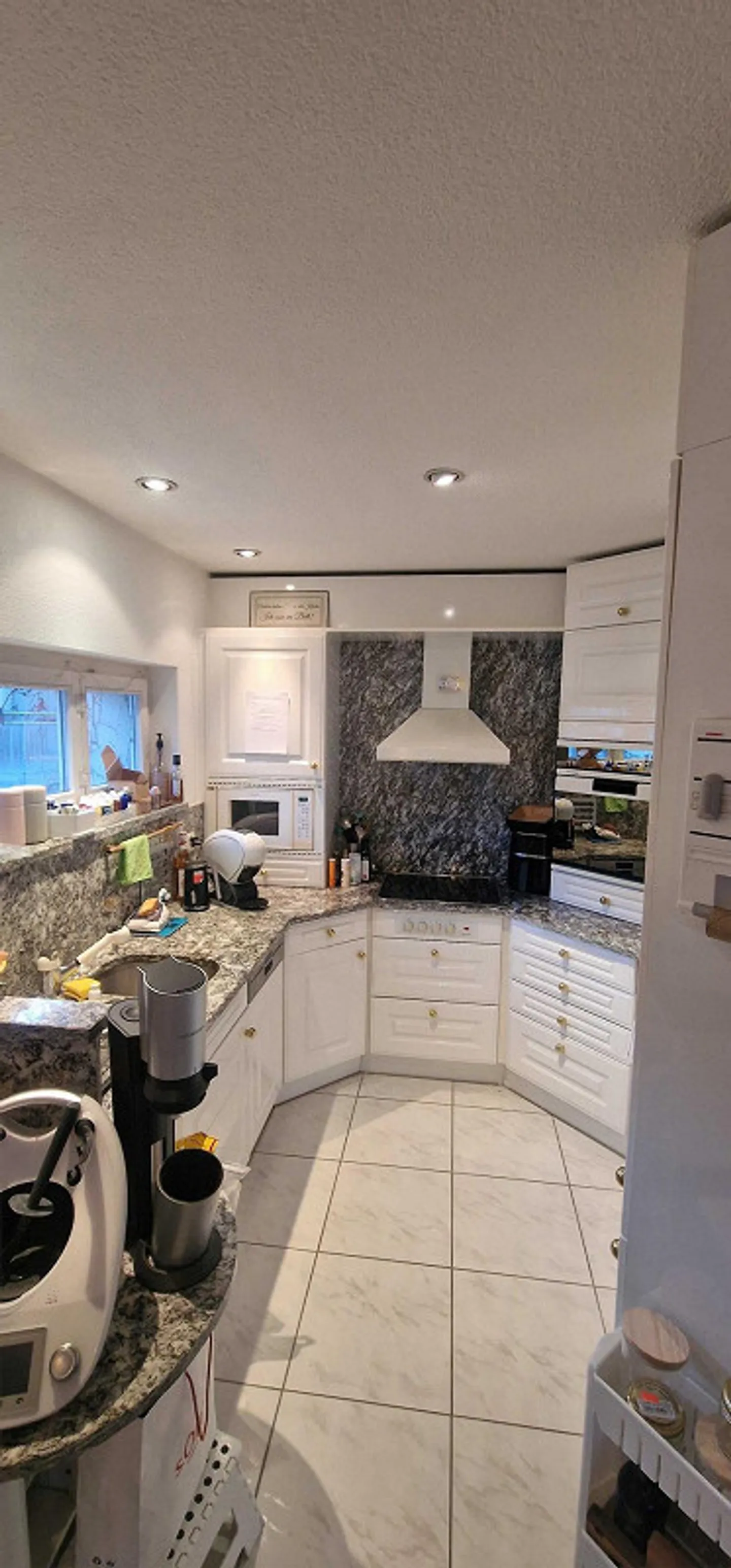 Incantevole appartamento di 3.5 locali con balcone a Dättwil - Foto 4 di 6