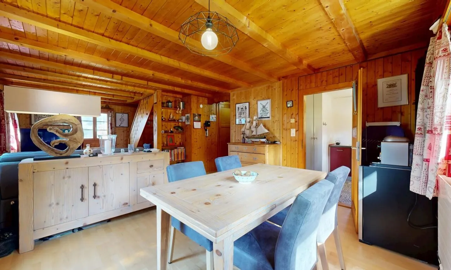 Exklusiv: Wunderschönes Chalet mit 4 Schlafzimmern und großem Garten - Foto 3 von 11