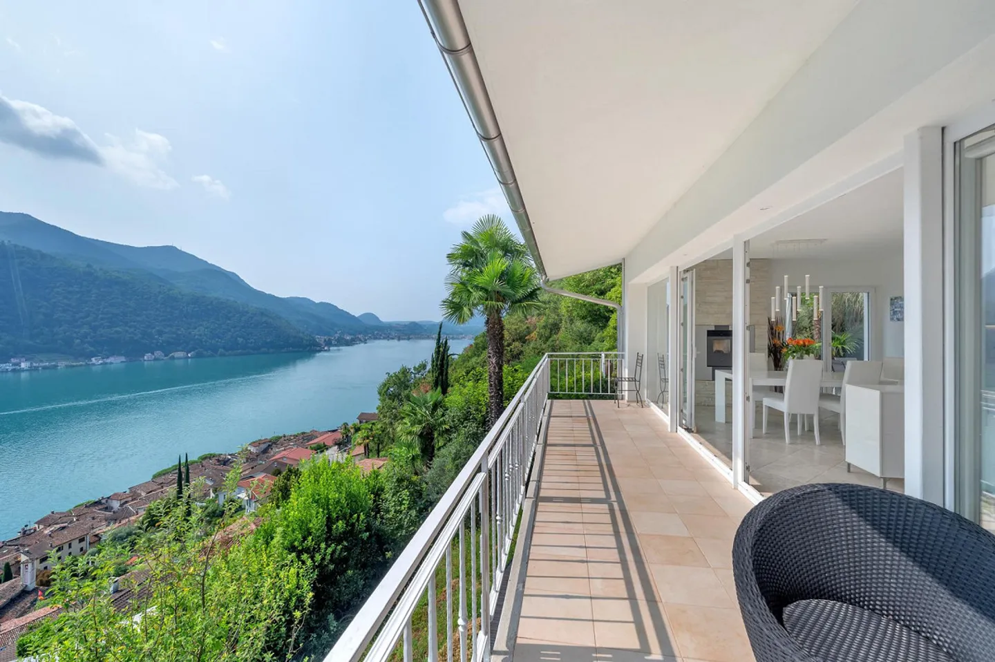 MAISON AVEC VUE SUR LE LAC ET GRAND JARDIN - Photo 1 sur 13