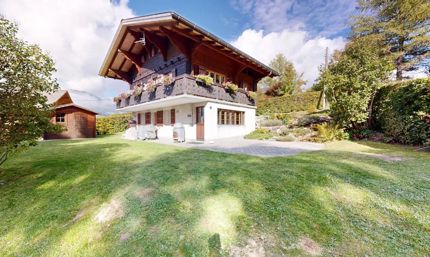 Exklusiv: Wunderschönes Chalet mit 4 Schlafzimmern und großem Garten - Foto 2 von 11