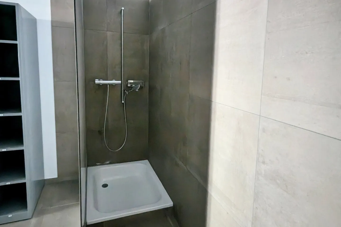 Showroom/Surface de bureau - Photo 11 sur 12