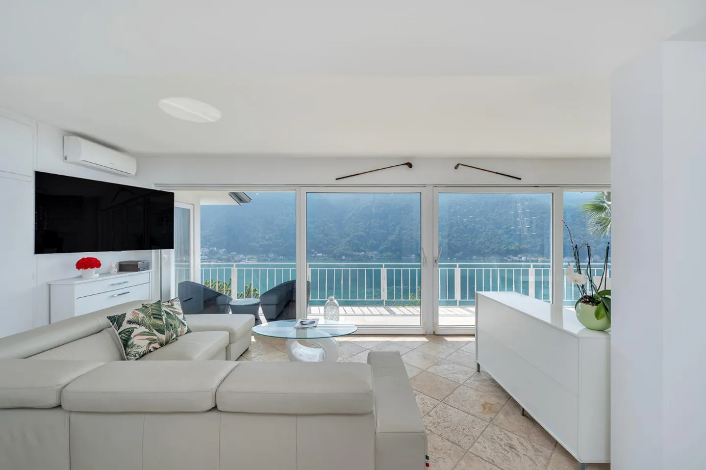 MAISON AVEC VUE SUR LE LAC ET GRAND JARDIN - Photo 10 sur 13