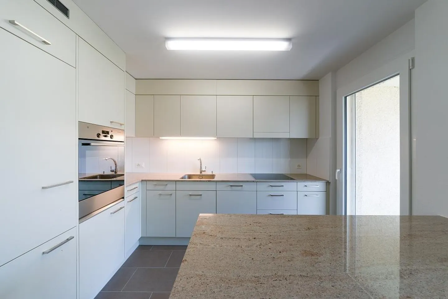 Geräumige Wohnung mit Balkon - Foto 8 von 10