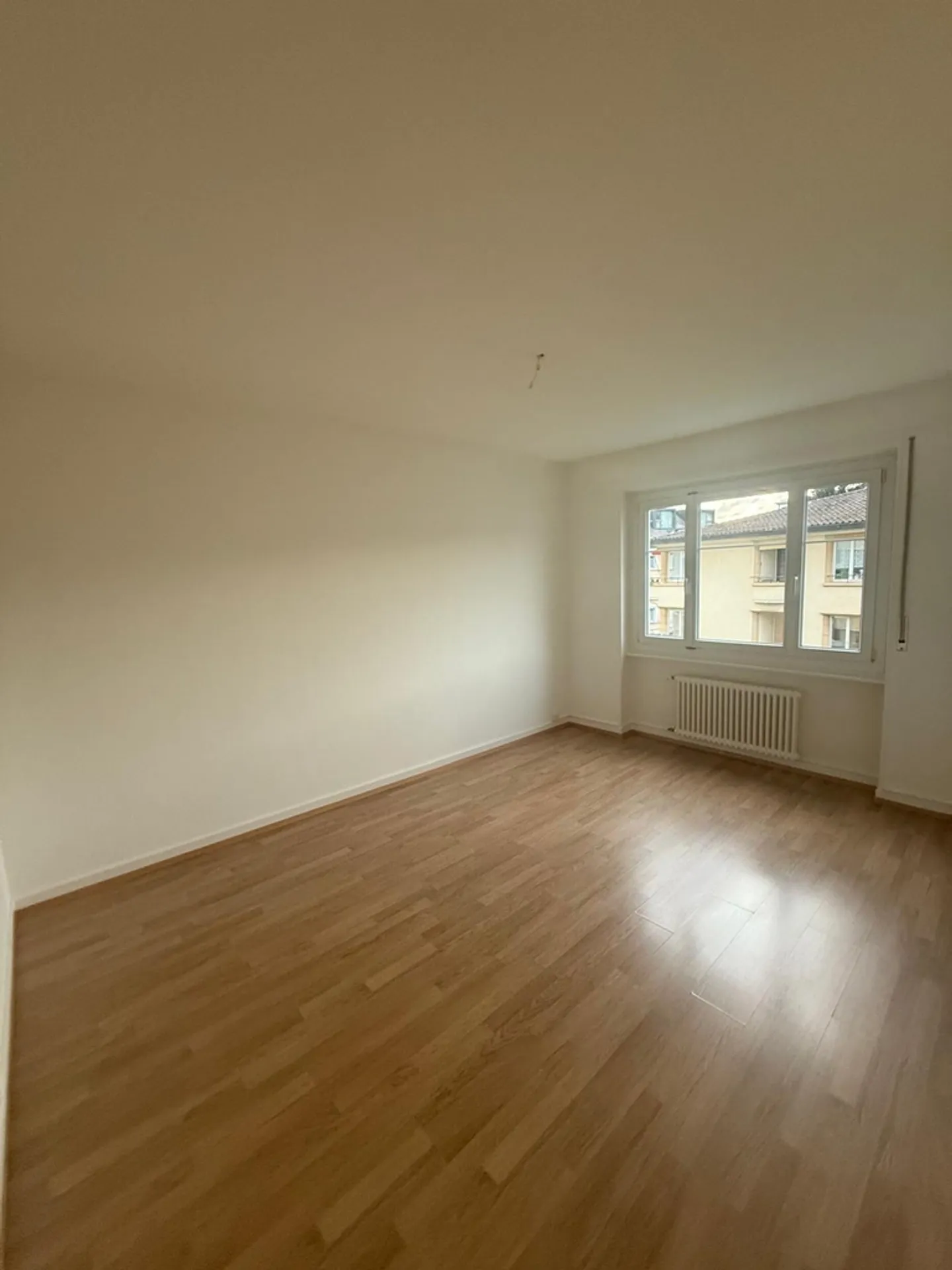 Apartment for rent - Photo 3 of 4