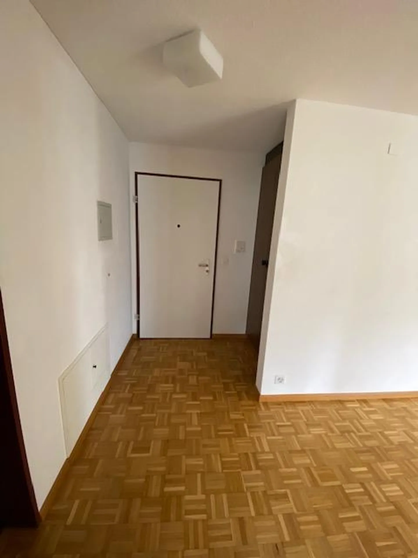 Appartement lumineux de 2,5 pièces avec balcon - Photo 5 sur 8