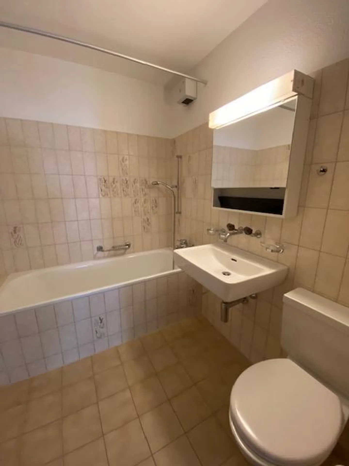 Appartement lumineux de 2,5 pièces avec balcon - Photo 8 sur 8