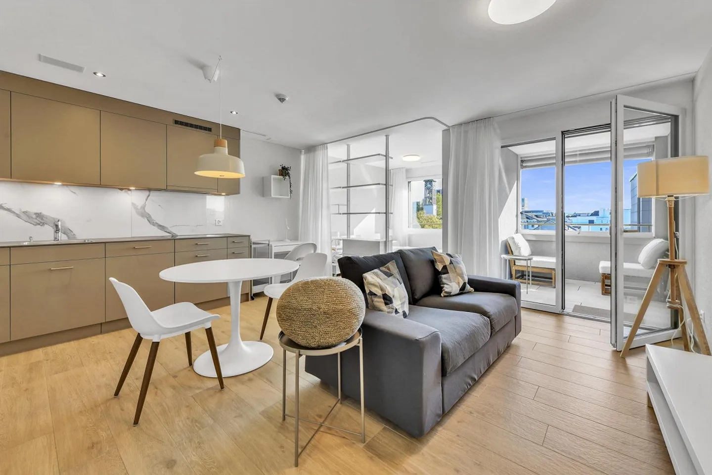 Modernes Apartment mit Loggia - Foto 1 von 11