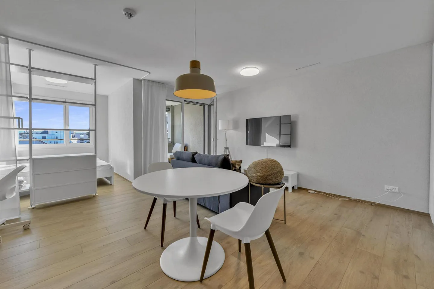 Modernes Apartment mit Loggia - Foto 3 von 11
