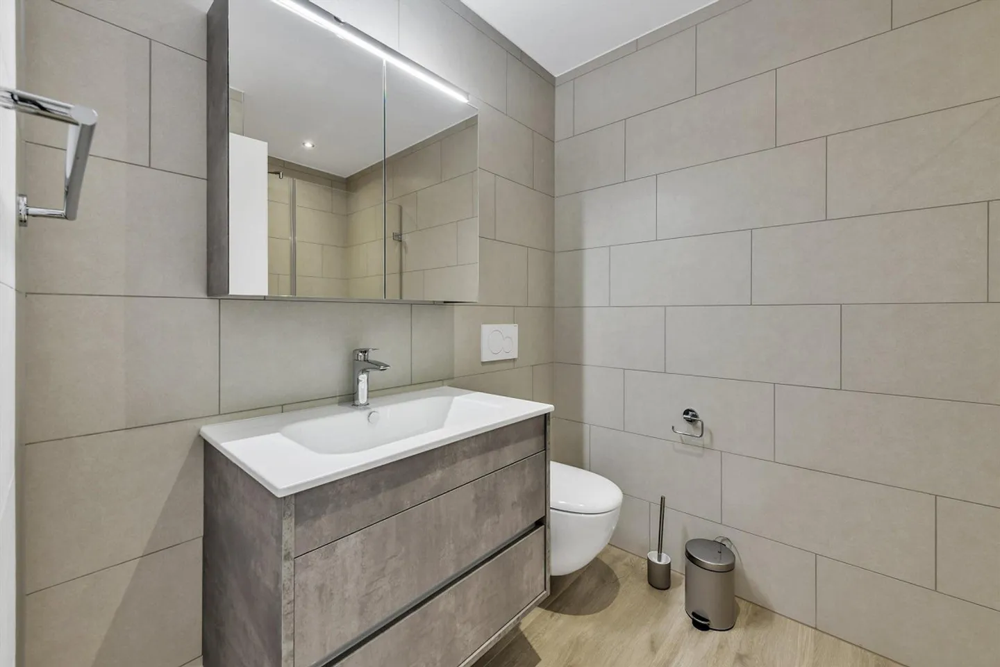 Modernes Apartment mit Loggia - Foto 7 von 11