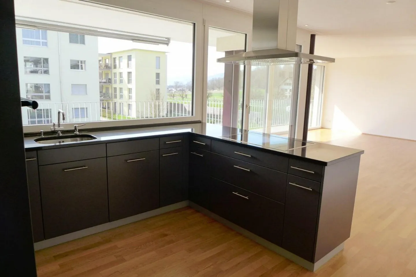 Grosszügige moderne Wohnung - Foto 2 von 13