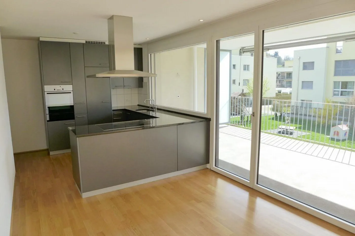 Grosszügige moderne Wohnung - Foto 1 von 13