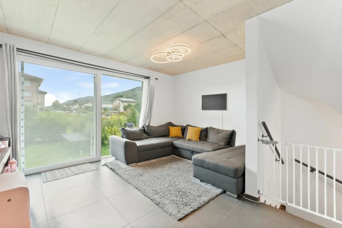 Maison semi-détachée de 4,5 pièces avec 2 places de parking - Photo 1 sur 10