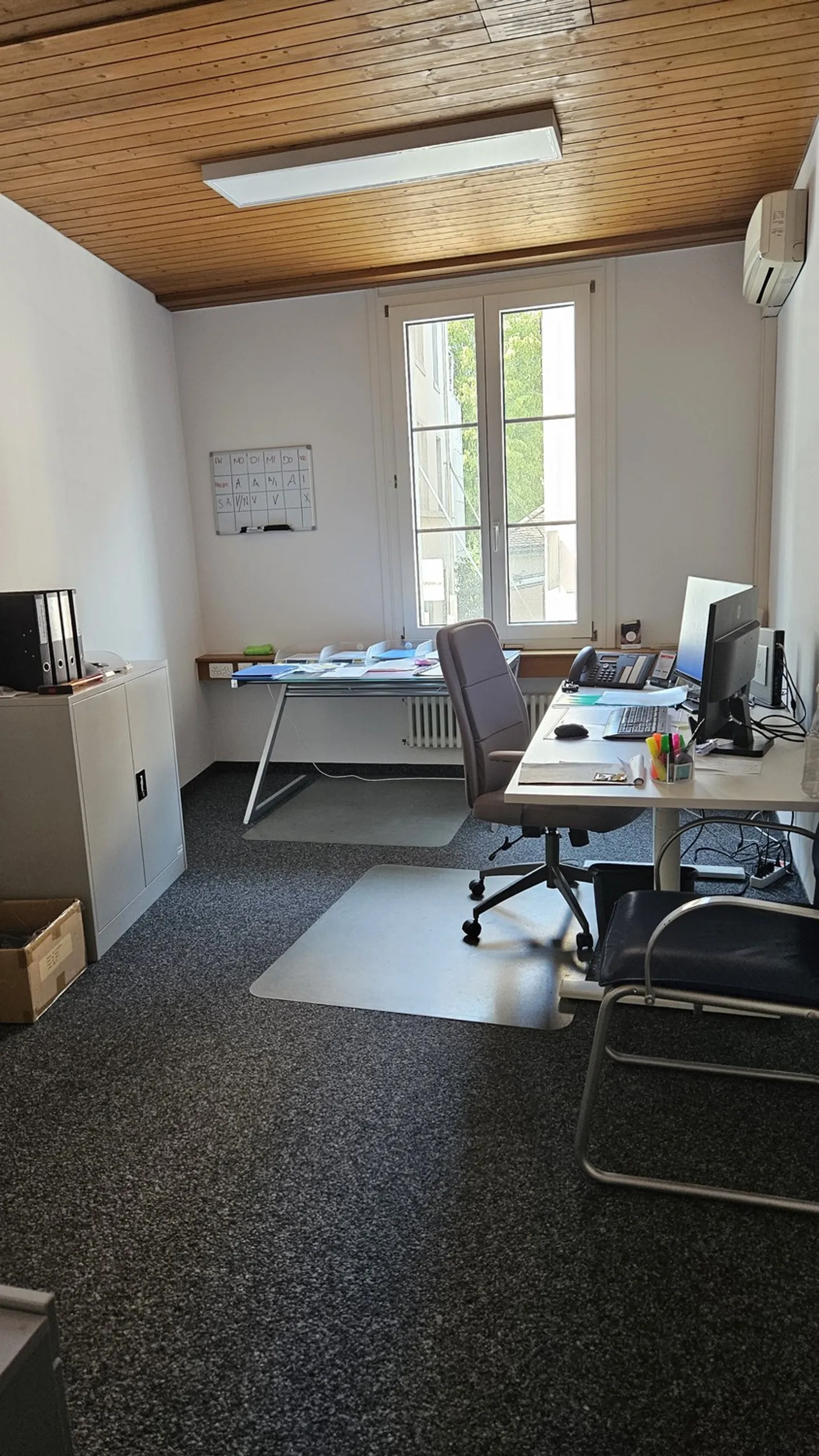 Affordable office space for subletting for at least 1 year - Photo 3 of 8