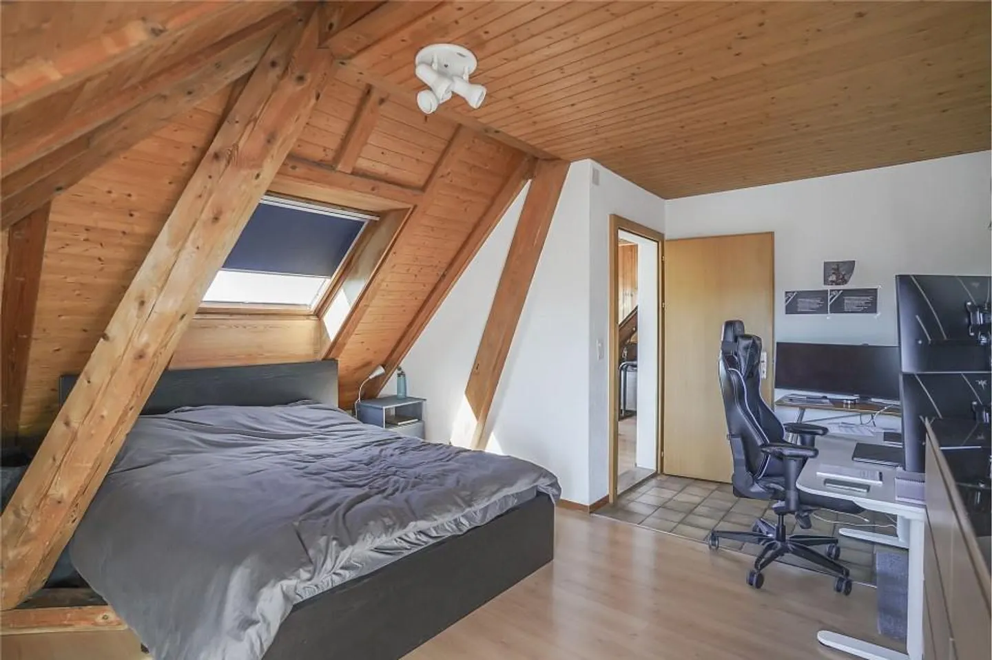 Charmante appartement sous les toits de 3 pièces au cœur du «Breitsch» - Photo 4 sur 13