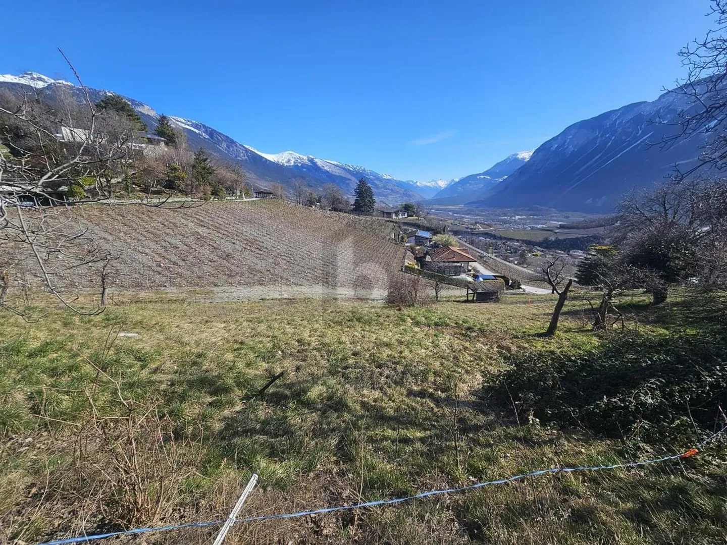 BAUPLOT MIT BLICK AUF DIE BERGE UND GENEHMIGUNG - Foto 3 von 5