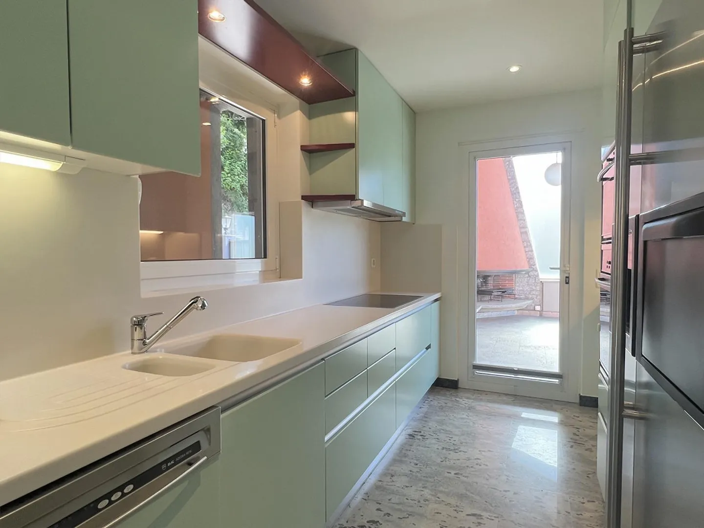 VILLA 5.5 LOCALI CON PISCINA E VISTA MOZZAFIATO A MUZZANO - Foto 4 di 12