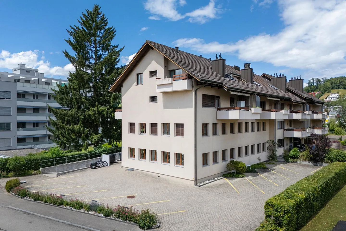 Attractive multifunctional commercial and office spaces in Mellingen - Photo 1 of 15