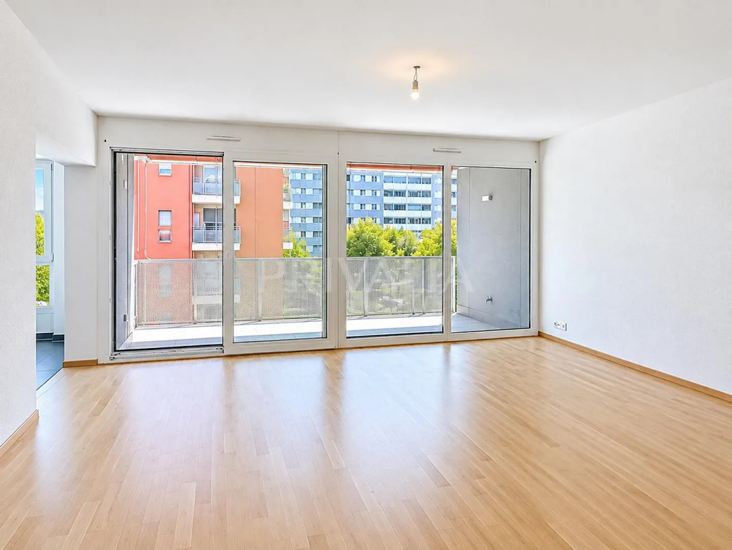 Exklusiv: Schönes renoviertes Apartment mit Balkon in Onex - Foto 1 von 5