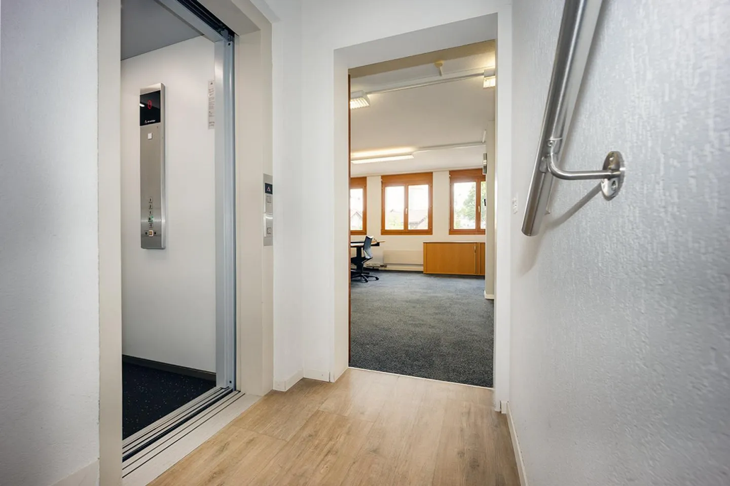 Attractive multifunctional commercial and office spaces in Mellingen - Photo 5 of 15