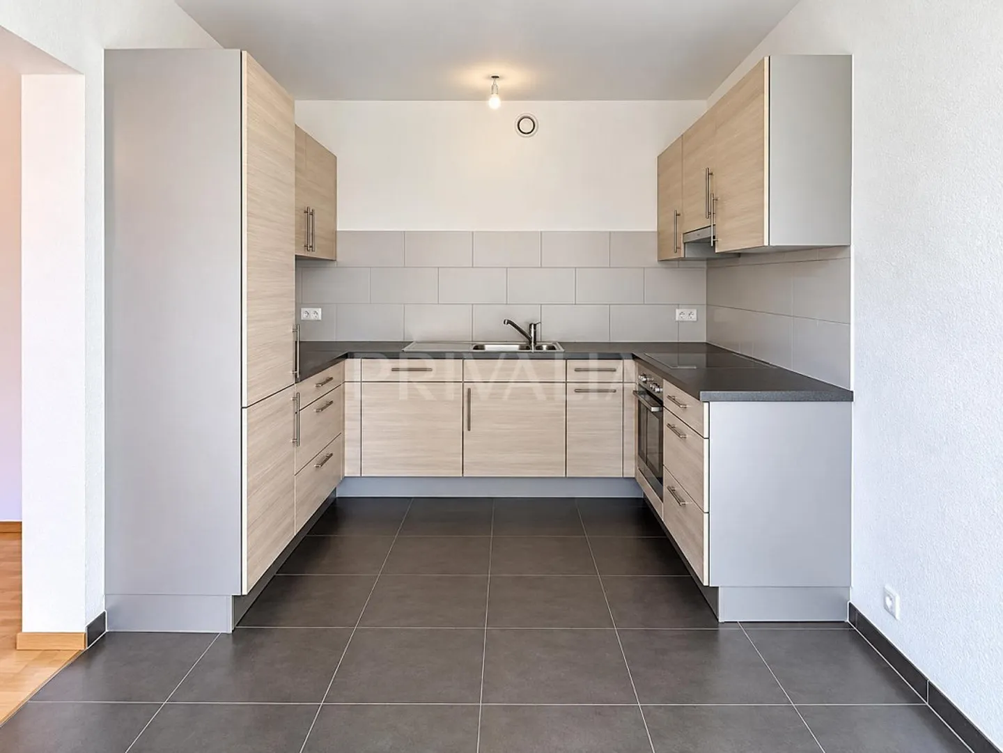 Exklusiv: Schönes renoviertes Apartment mit Balkon in Onex - Foto 2 von 5